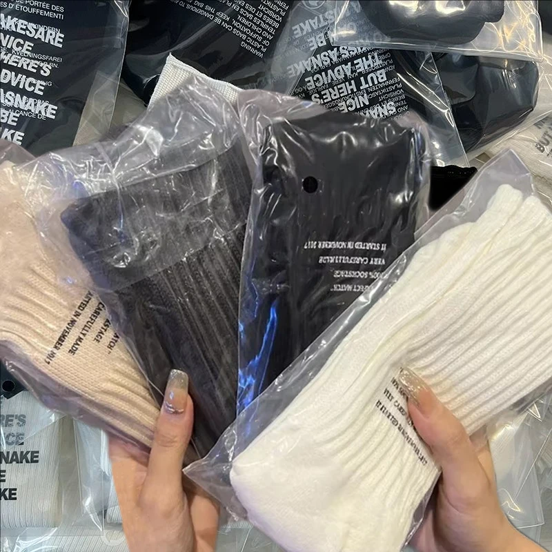 Cotton Letter Socks Men and Wo - Fear Of God Essential 评论和价格